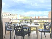 Balkon lub taras w obiekcie Studio calme avec coin nuit, terrasse et parking - Proche plage et commerces - FR-1-251-420