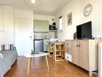 Kuchnia lub aneks kuchenny w obiekcie Studio calme avec coin nuit, terrasse et parking - Proche plage et commerces - FR-1-251-420