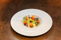 um prato branco com um prato de comida numa mesa em Mercure Tirana em Tirana