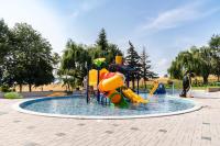 Bazén v ubytovaní Chaty - Resort AQUA MARIA alebo v jeho blízkosti