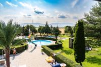 Bazén v ubytovaní Chaty - Resort AQUA MARIA alebo v jeho blízkosti