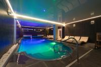 Bazén v ubytovaní Chaty - Resort AQUA MARIA alebo v jeho blízkosti