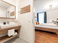 Łóżko lub łóżka w pokoju w obiekcie Falken Suites TOP 2