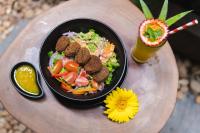 Jídlo v hotelu nebo okolí