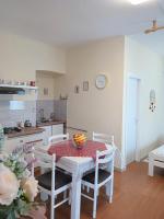 Kuchyňa alebo kuchynka v ubytovaní Apartman Jezerane