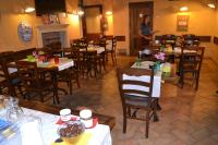 Restauracja lub miejsce do jedzenia w obiekcie Locanda La Sosta