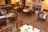 Restauracja lub miejsce do jedzenia w obiekcie Locanda La Sosta