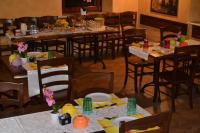 Restauracja lub miejsce do jedzenia w obiekcie Locanda La Sosta