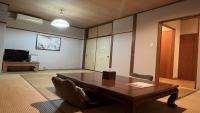 海悦温泉ホテルにあるテレビまたはエンターテインメントセンター