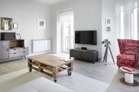Televízia a/alebo spoločenská miestnosť v ubytovaní Zurriola Zinema by FeelFree Rentals