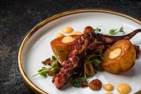 Jídlo v hotelu nebo okolí