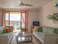 Telewizja i/lub zestaw kina domowego w obiekcie Vistamar holiday home