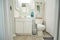 Ein Badezimmer in der Unterkunft Summer Breeze D212 - Bungalow 6