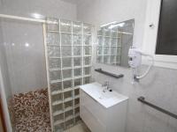 Koupelna v ubytování Casa cerca del mar con piscina privada, wifi, aire opcional, mascotas bienvenidas, playa para perros. - ES-184-55