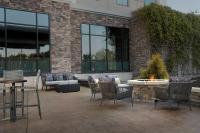 Khu vực ghế ngồi tại Embassy Suites Springfield