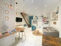 Televízia a/alebo spoločenská miestnosť v ubytovaní Duplex cosy - entre lacs et montagnes - Fêtes interdites