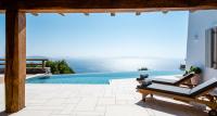 Bazén v ubytování Villa Olivia Mykonos nebo v jeho okolí