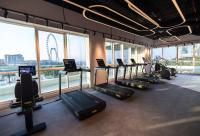 Fitness centrum a/nebo fitness zařízení v ubytování DoubleTree by Hilton Dubai Jumeirah Beach