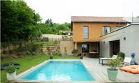 Basen w obiekcie Villa avec piscine et vue admirable sur la nature lub w pobliżu