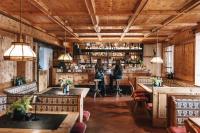 Lounge nebo bar v ubytování PLOSE Parkhotel & Residence