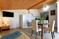 Kuchyň nebo kuchyňský kout v ubytování Apartments Goranka