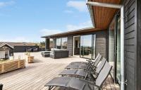 Balkón nebo terasa v ubytování Four-Bedroom Holiday Home In Knebel