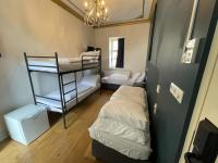 Ein Bett oder Betten in einem Zimmer der Unterkunft Amsterdam Rembrandt Square city center Hotel