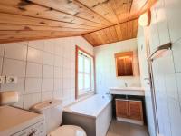 Łazienka w obiekcie Résidence Hameau - Chalet confortable · Poêle à bois · Terrasse · Garage MAE-8714