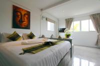 Ein Bett oder Betten in einem Zimmer der Unterkunft Samui Beach Residence Hotel