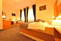 Postel nebo postele na pokoji v ubytování Hotel Orient Zagreb