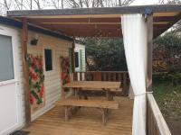 Balkón alebo terasa v ubytovaní Camping Domaine des Iscles