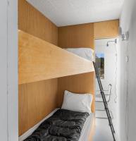Ein Bett oder Betten in einem Zimmer der Unterkunft Former Steve McQueen’s home