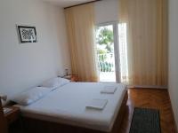 Posteľ alebo postele v izbe v ubytovaní Apartments by the sea Brist, Makarska - 505