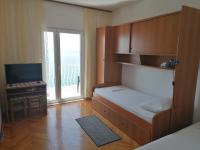 Posteľ alebo postele v izbe v ubytovaní Apartments by the sea Brist, Makarska - 505