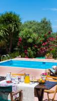 The swimming pool at or close to Villa Elli