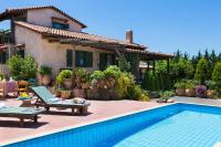 The swimming pool at or close to Villa Elli