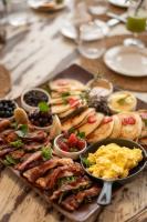 Mad på resortet eller i nærheden