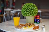 Jídlo v hotelu nebo okolí