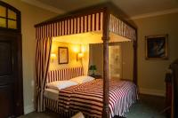 Schloss Auel Boutique Hotel & Design Golf Lodgeにあるベッド