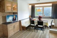 Televízia a/alebo spoločenská miestnosť v ubytovaní Apartments La Mana