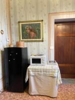 A kitchen or kitchenette at La Casa sul Lungarno