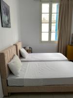 Postel nebo postele na pokoji v ubytování Lafayette Private 2-Bedroom Apartment