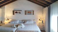 A bed or beds in a room at Molino Los Justos - Casa Vieja- Algarinejo by Ruralidays