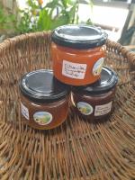 two jars of jam sitting on a wicker basket at Le gîte des Jardins d&#39;Hayden in Courson