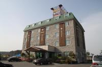 群山市にあるGunsan Western Hotelの上に塔がある建物