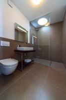 Kúpeľňa v ubytovaní Golden Rays Luxury Villas & Apartments