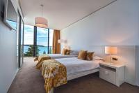 Posteľ alebo postele v izbe v ubytovaní Golden Rays Luxury Villas & Apartments