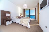 Posteľ alebo postele v izbe v ubytovaní Golden Rays Luxury Villas & Apartments