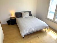 Een bed of bedden in een kamer bij Le Marco Yourhosthelper Conciergerie