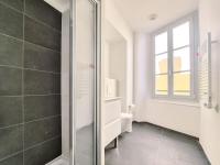 a bathroom with a shower and a toilet at Studio lumineux et climatisé in Nice